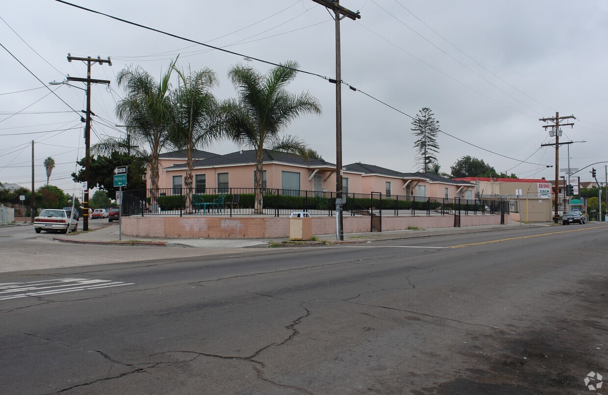 Primary Photo - 3829 Euclid Ave