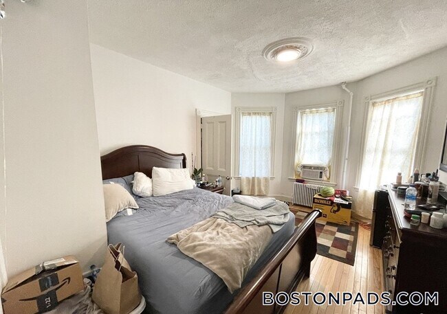 Building Photo - 22 Humphreys St