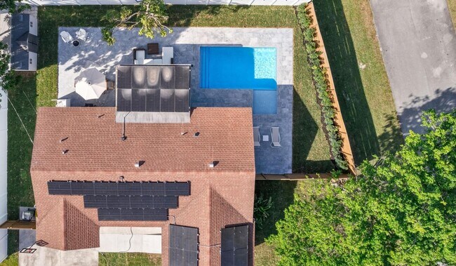 Foto del edificio - 667 Blue Jay Rd