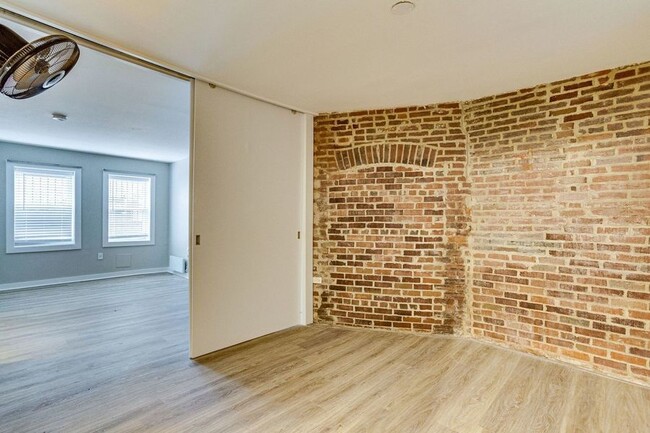 Building Photo - 446 S St NW