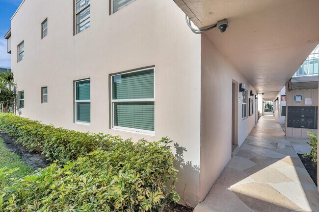 Foto del edificio - 784 Flanders Dr