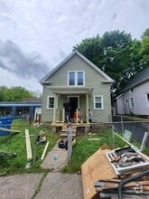 Building Photo - 21 Riverview Pl