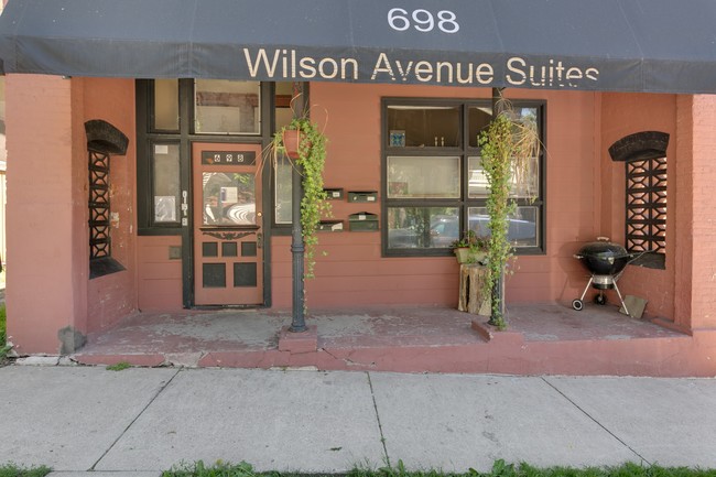 Foto del edificio - 698 Wilson Ave