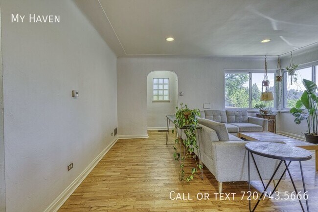 Building Photo - Great home with tons of character close to...