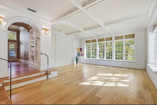 Foto del edificio - 2492 Elfinwing Ln