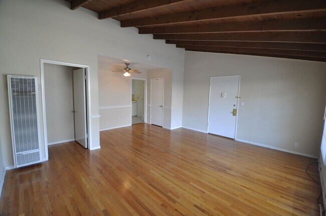 Foto del edificio - 14830 Dickens St