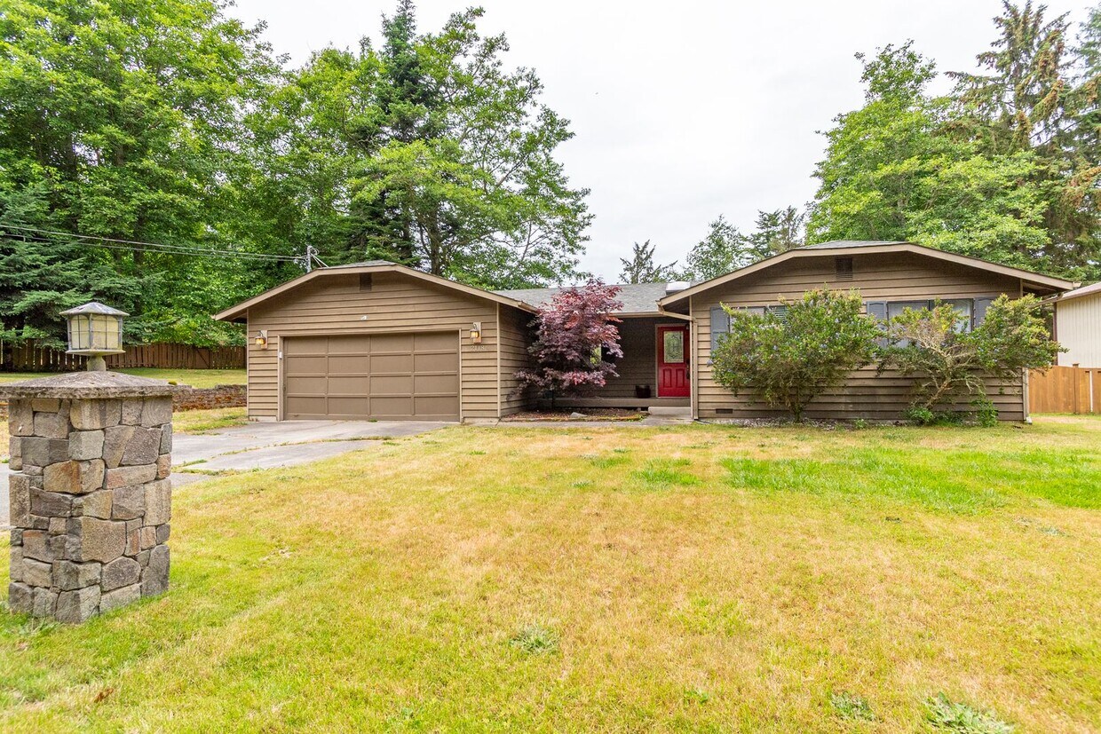 Primary Photo - Cozy Home Close to Beach! Your New 3 Bed, ...