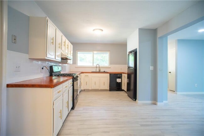 Building Photo - 405 S Mashburn Ave