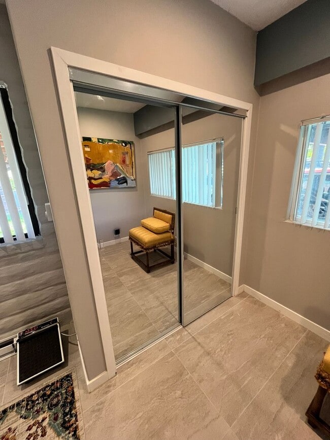Building Photo - Fully Furnished 1-Bedroom, 1-Bathroom Unit...