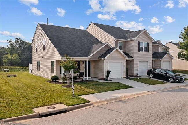 Building Photo - 412 Hidden Brook Ln
