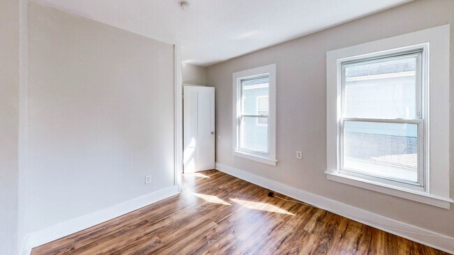 Building Photo - Beautiful Beaver Hills Single Family | Ava...