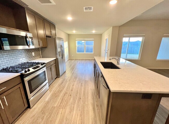 Building Photo - 4 Bed/ 2 Bath in Stone Horse Neighborhood ...