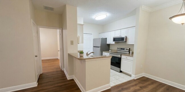 Foto del edificio - Available Now | First-Floor Condo with Washer & Dryer in Winter Garden 1/2 Month Free of Rent