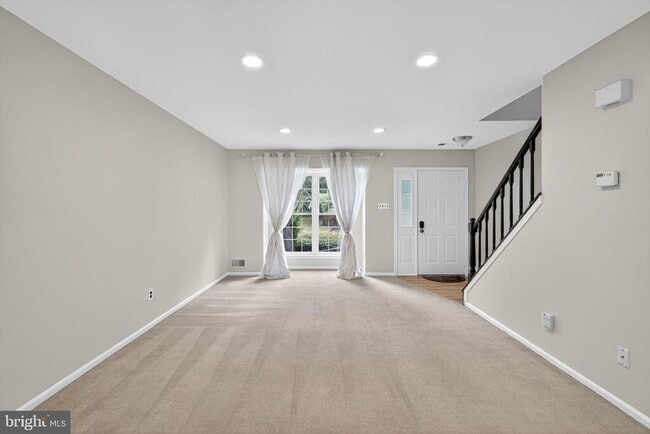 Building Photo - 142 Leedom Way