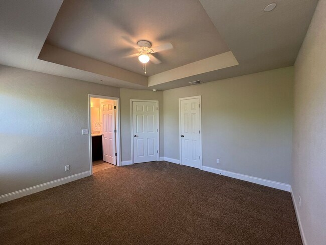 Foto del edificio - 3-bedroom, 2.5-bathroom townhome in Live Oak!