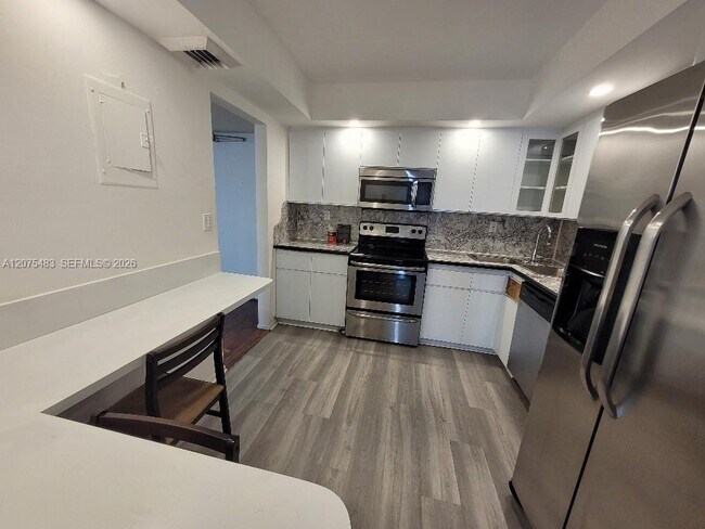 Building Photo - 18021 Biscayne Blvd