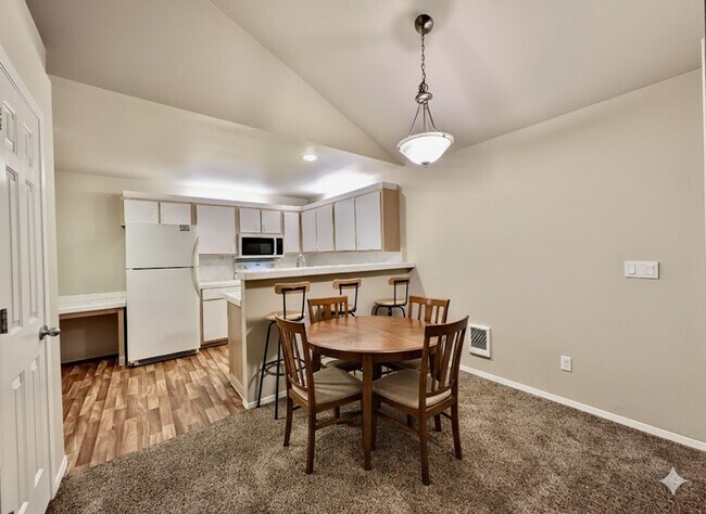 Foto del edificio - Spacious 3BR Condo at Oswego Bay – Prime Location!