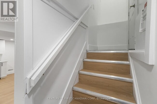 Building Photo - 142 Highbury Ave N