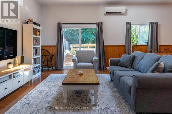 Building Photo - 128 Picton Main St