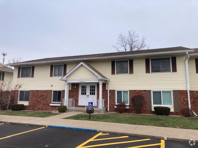 Building Photo - 806 Huckleberry Heights Dr