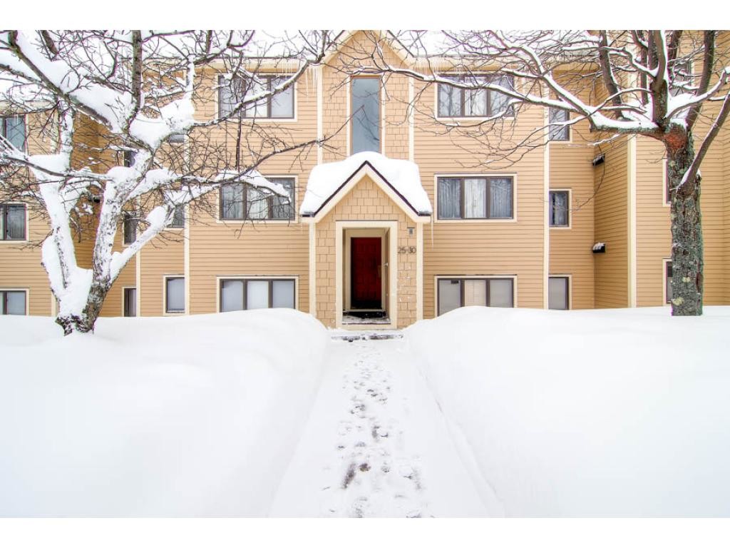 Foto principal - 65 E Birch Rd