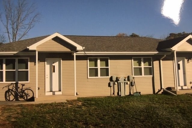 Building Photo - 995 Fox Ridge Rd