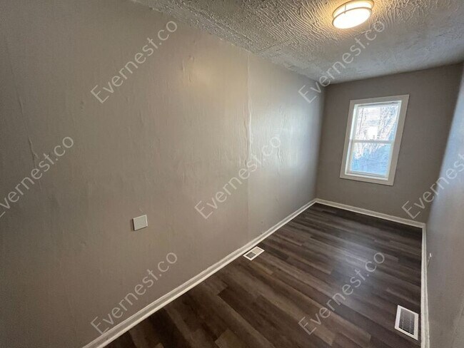Foto del edificio - 7204 Prospect Ave