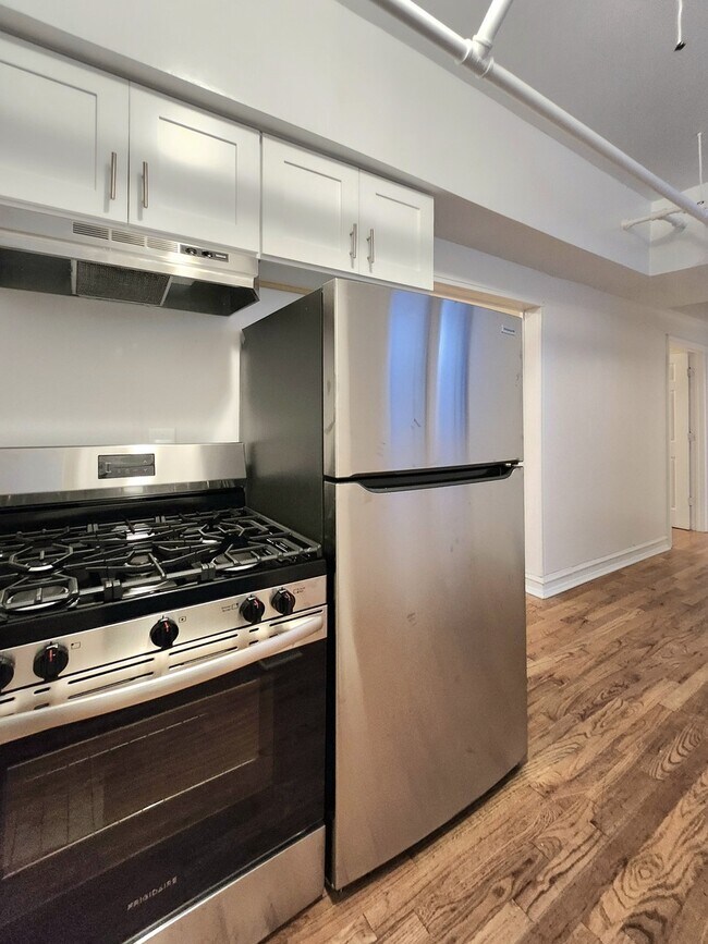 Foto del edificio - 3746 W Irving Park Rd