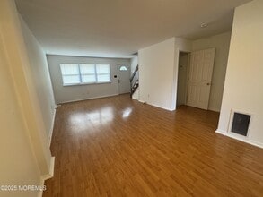 Building Photo - 156 Primrose Ln