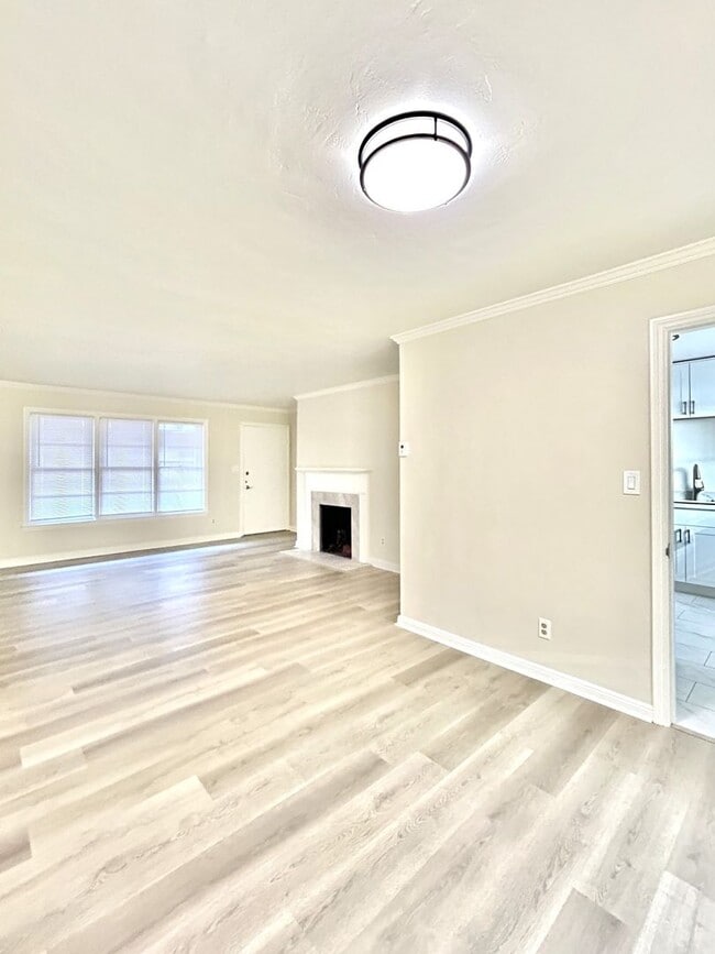 Foto del edificio - Remodeled 1 Bed/ 1 Bath Apartment in Burlingame Available NOW!