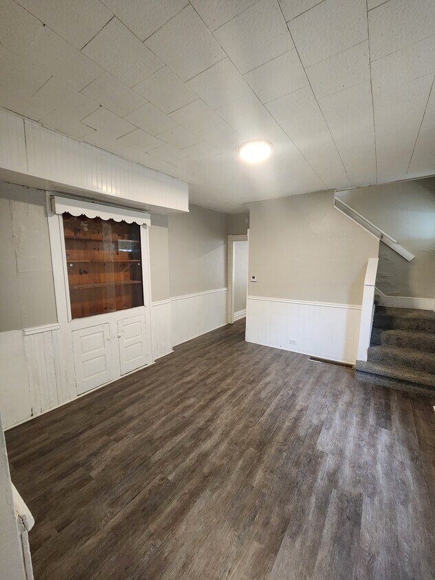 Comedor 12x13 - 222 S Church St