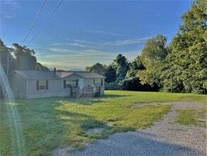 Building Photo - 3210 Landview Dr