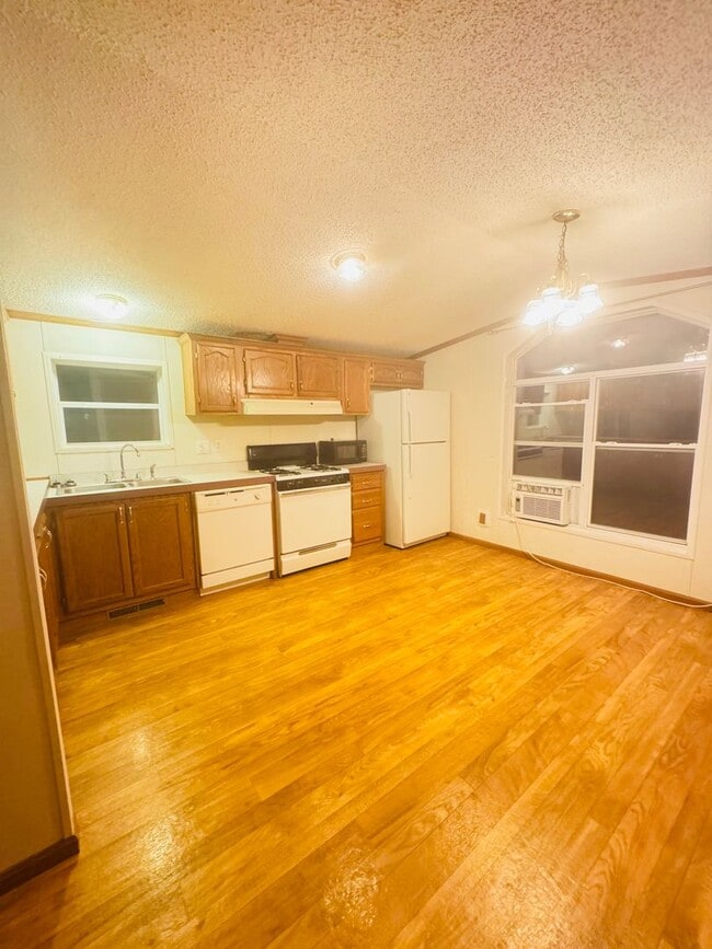 Building Photo - 24 Alma Ave