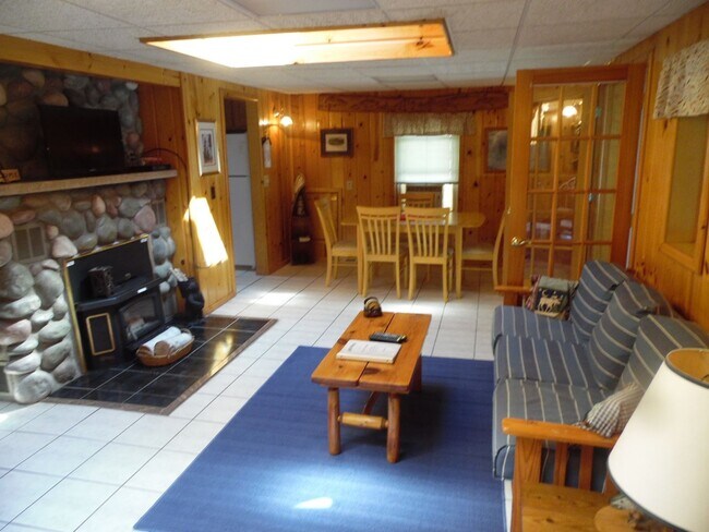 Foto del edificio - 2 Bedroom fully furnished home that includ...