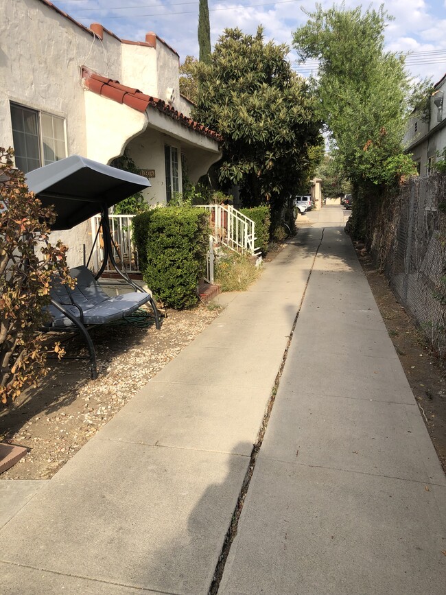 Foto del edificio - 837 N Formosa Ave