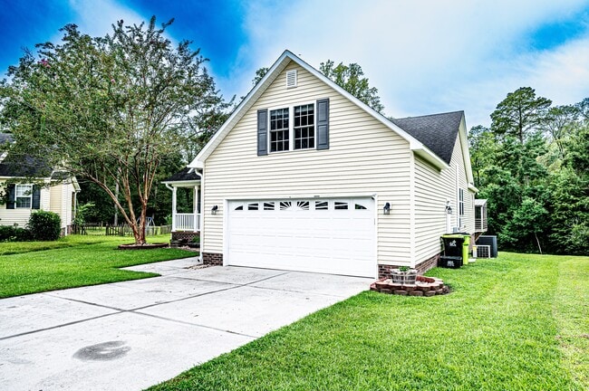 Building Photo - 211 Canterwood Ln