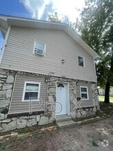 Building Photo - 610 W 9th St