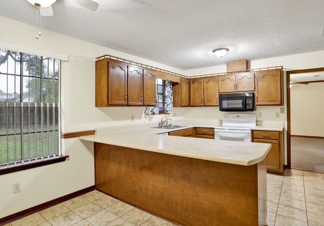 Building Photo - Northeast Pensacola Home