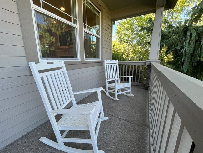 Foto del edificio - Modern 4-Bedroom Home on Large Corner Lot ...