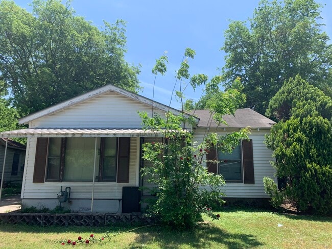Building Photo - 3708 Pine Ave