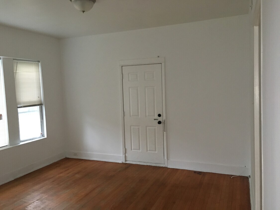 Primary Photo - 1700 N Kedvale Ave