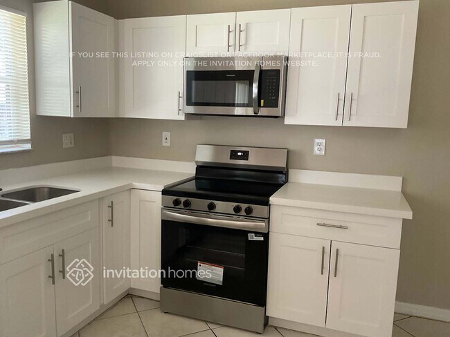 Building Photo - 17312 SW 149th Ct