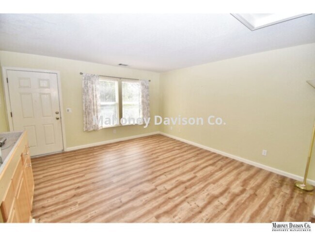 Building Photo - 1919 Lansdowne Way