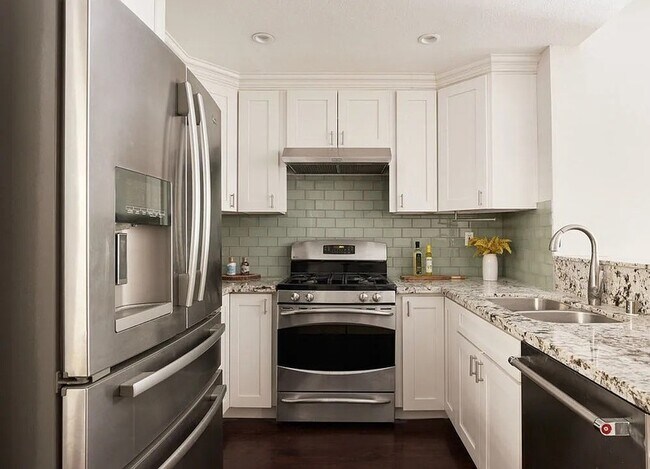 Foto del edificio - 221 S Oak Knoll Ave
