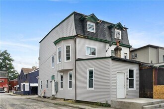 Building Photo - 223 13th St