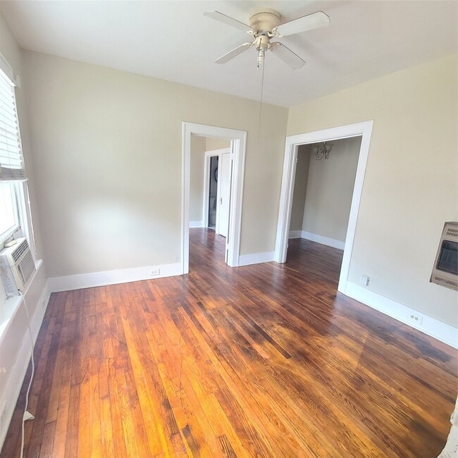 Building Photo - 4414 Woodside St