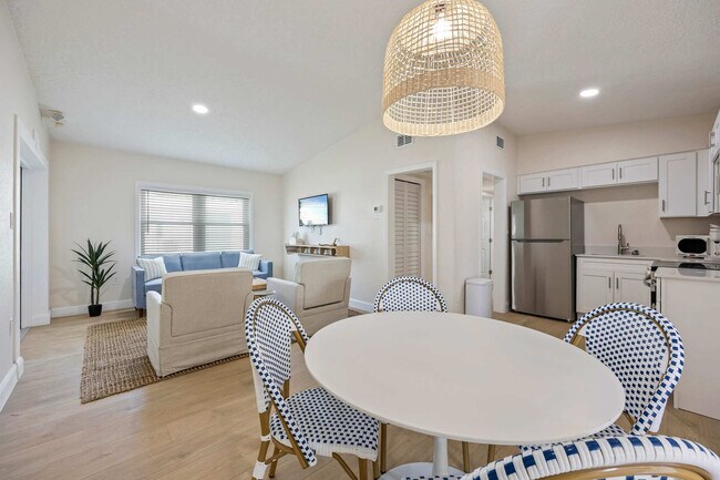 Building Photo - 637 S Orlando Ave