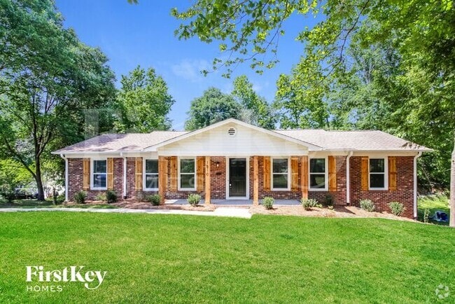 Building Photo - 1810 Chestnut Dr