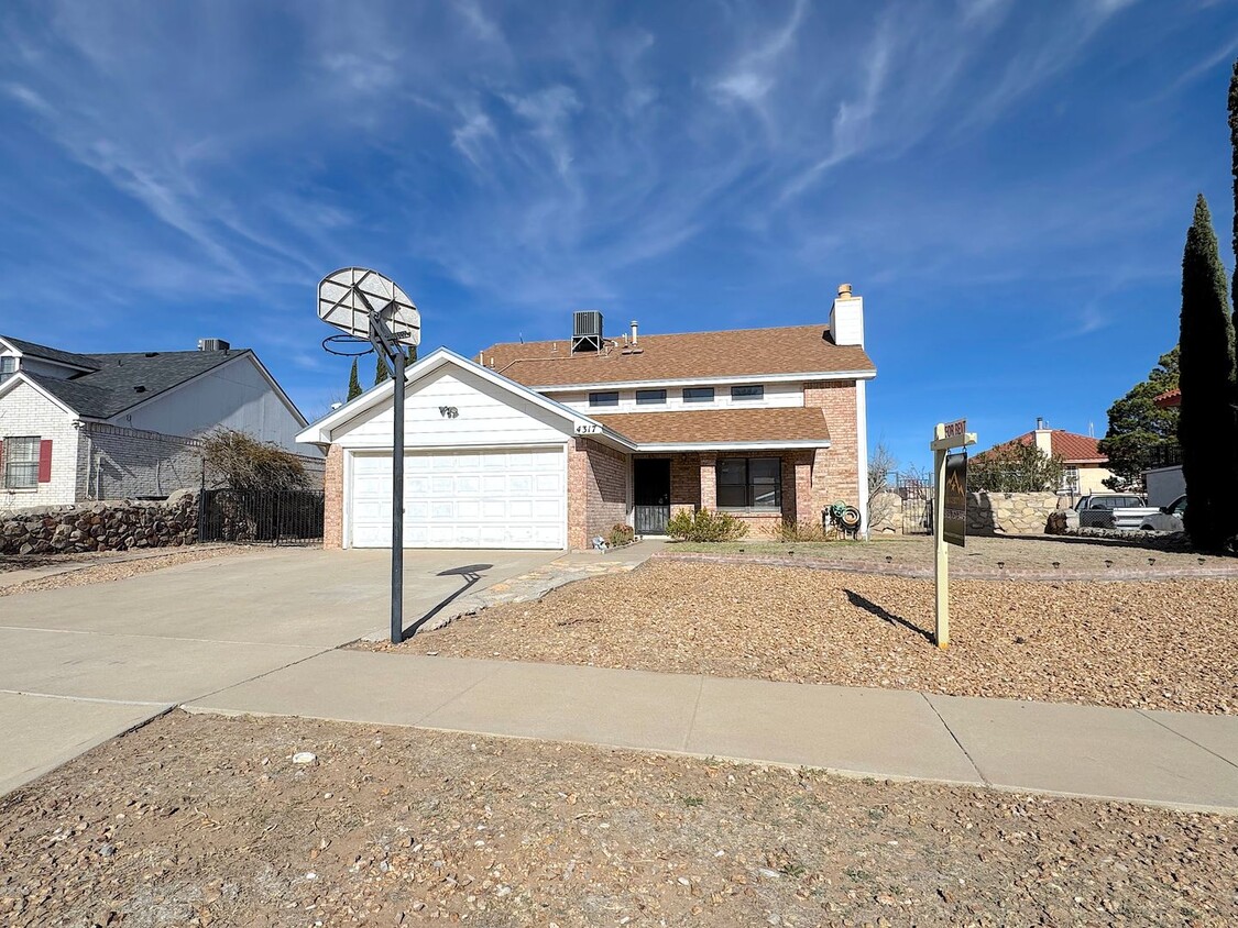 Primary Photo - Northeast El Paso 3 Bed Refrig A/C by Fran...