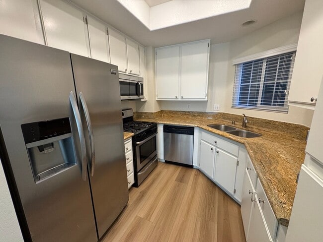 Foto del edificio - Immaculate 2Bd/2Ba Condo w/Brand New Floor...